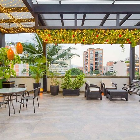 Camelot ApartaHotel Medellin Bagian luar foto
