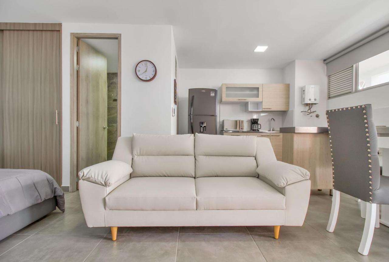 Camelot ApartaHotel Medellin Bagian luar foto