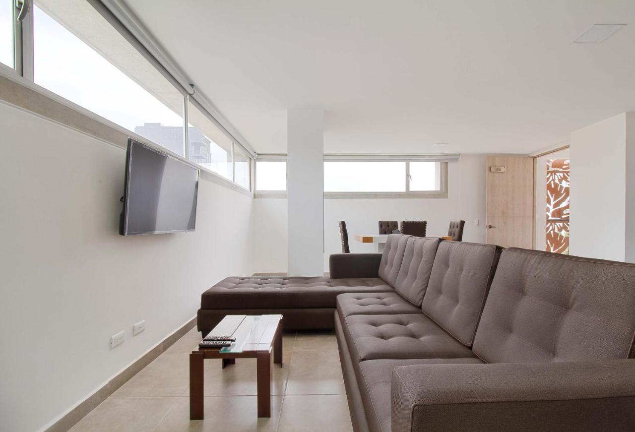 Camelot ApartaHotel Medellin Bagian luar foto