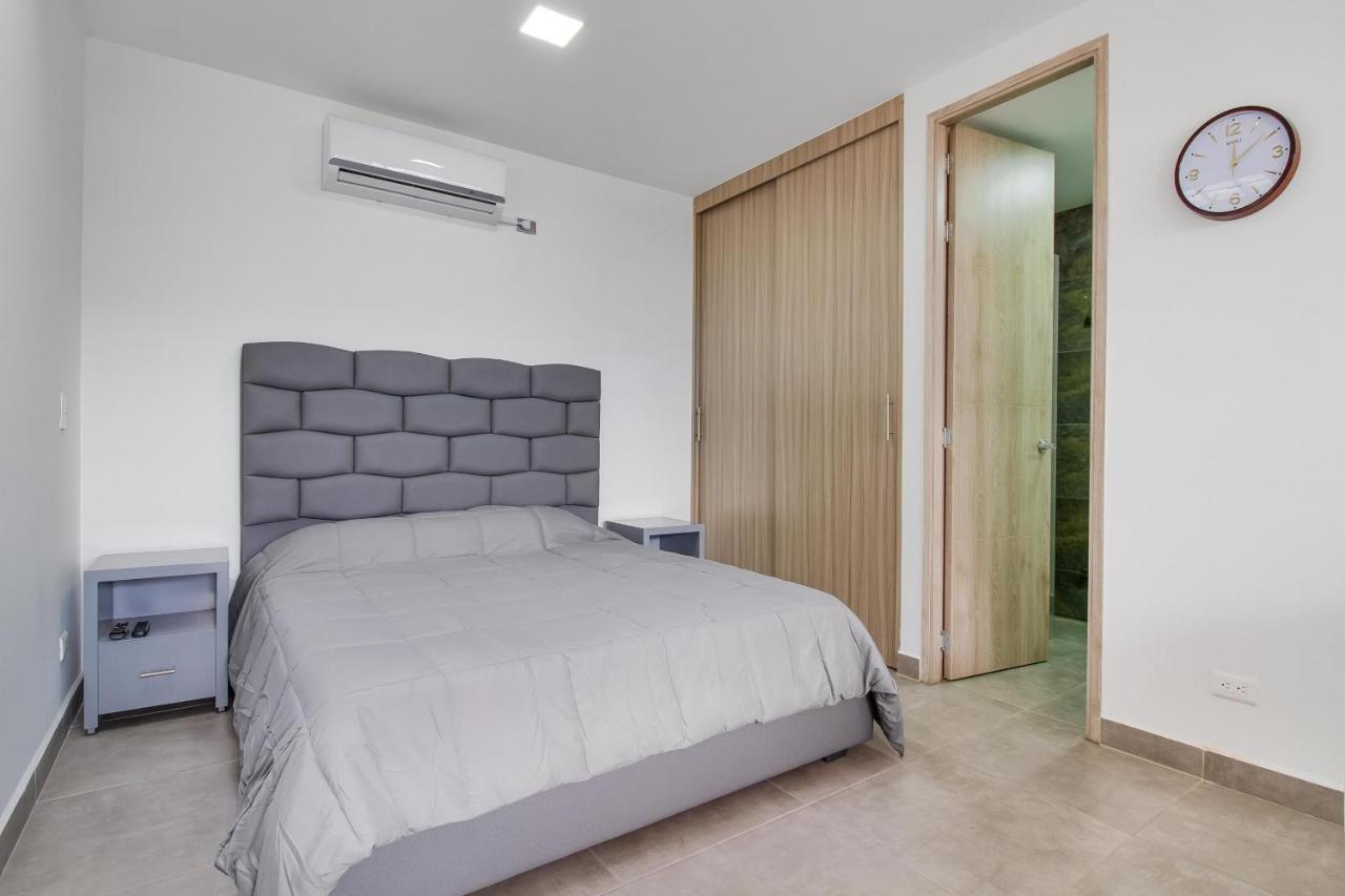 Camelot ApartaHotel Medellin Bagian luar foto