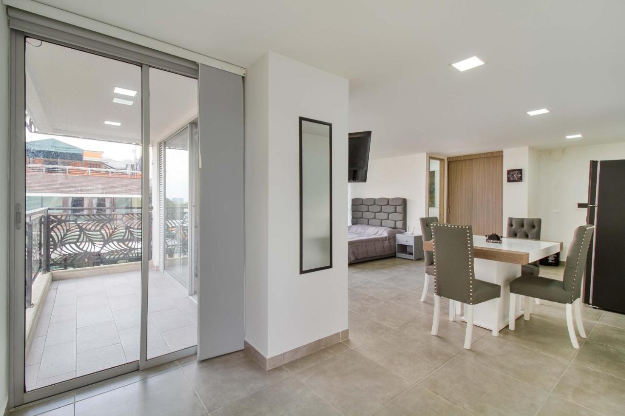 Camelot ApartaHotel Medellin Bagian luar foto
