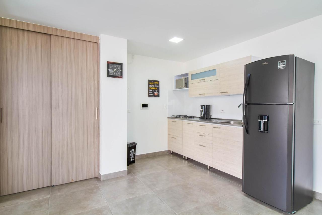 Camelot ApartaHotel Medellin Bagian luar foto
