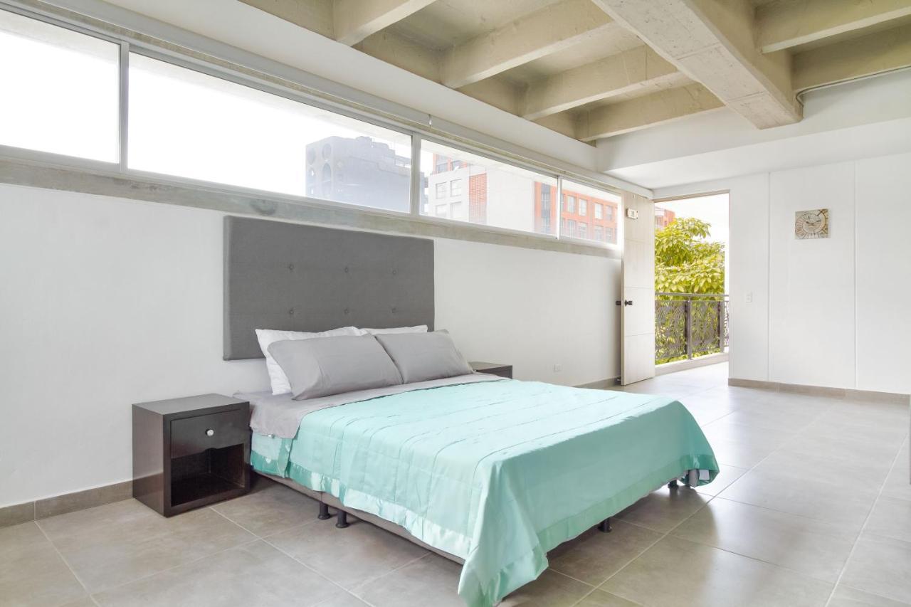 Camelot ApartaHotel Medellin Bagian luar foto