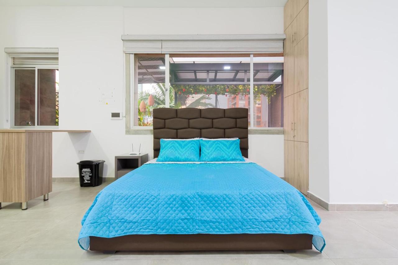 Camelot ApartaHotel Medellin Bagian luar foto