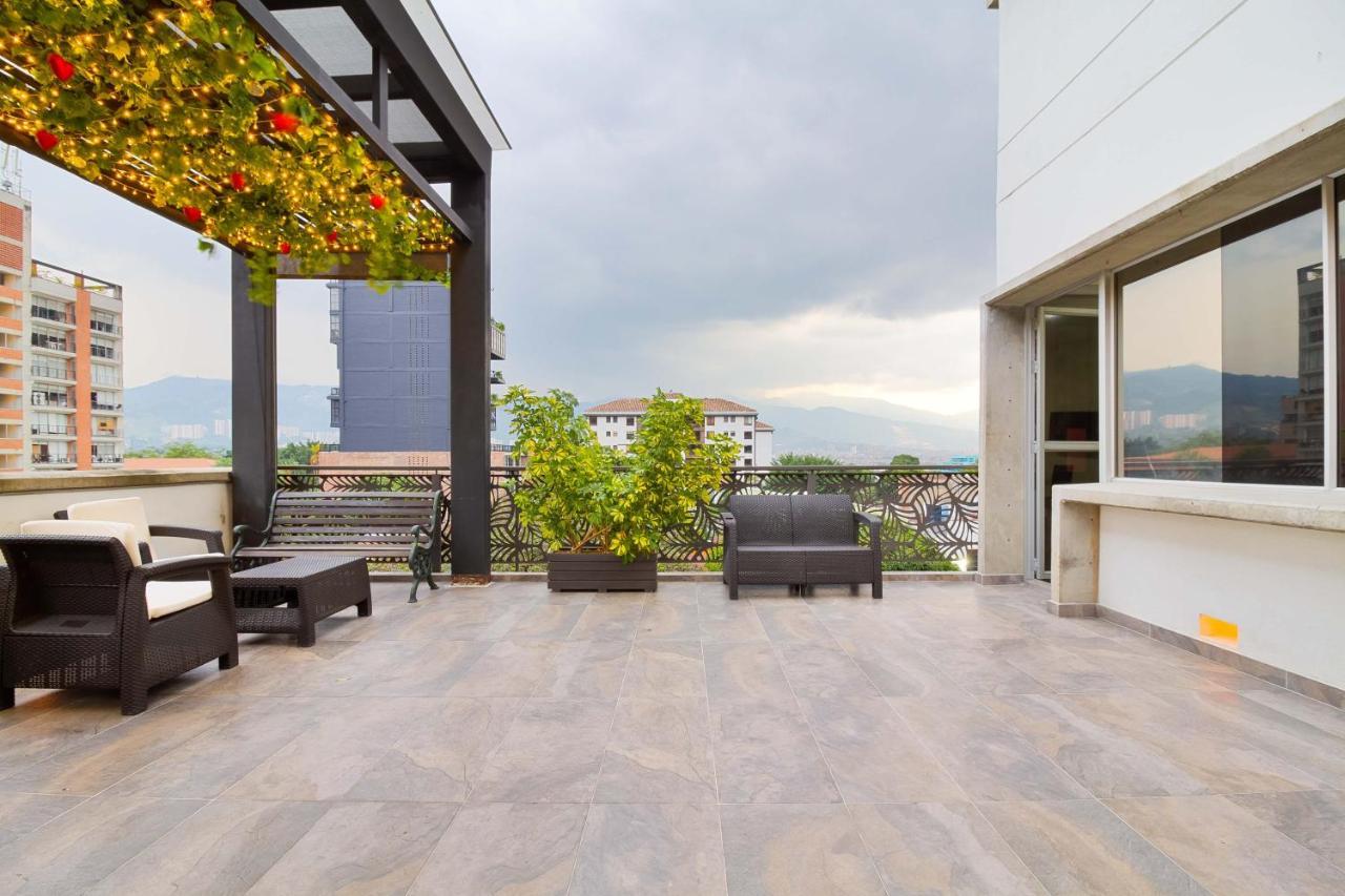 Camelot ApartaHotel Medellin Bagian luar foto