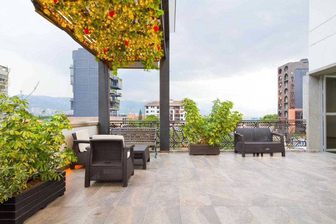 Camelot ApartaHotel Medellin Bagian luar foto