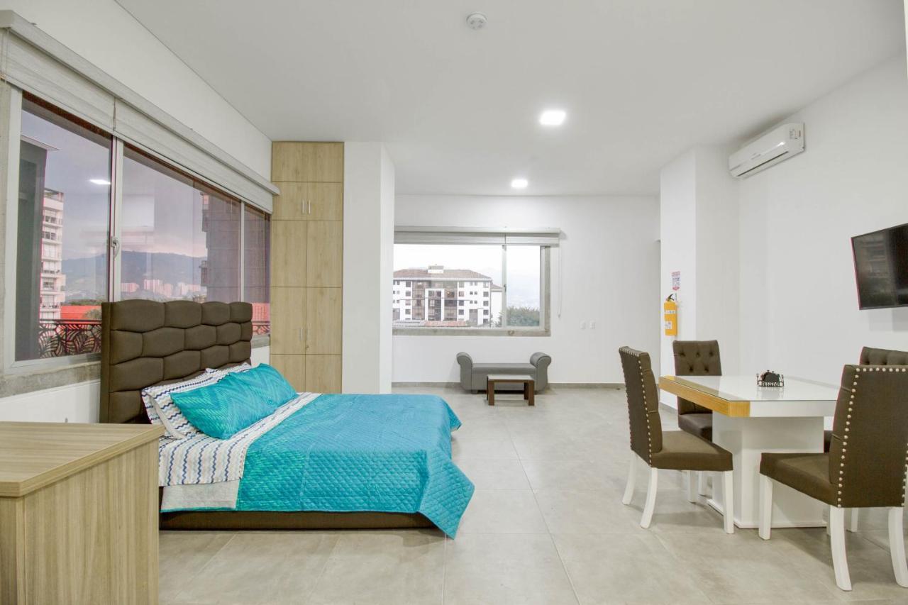 Camelot ApartaHotel Medellin Bagian luar foto