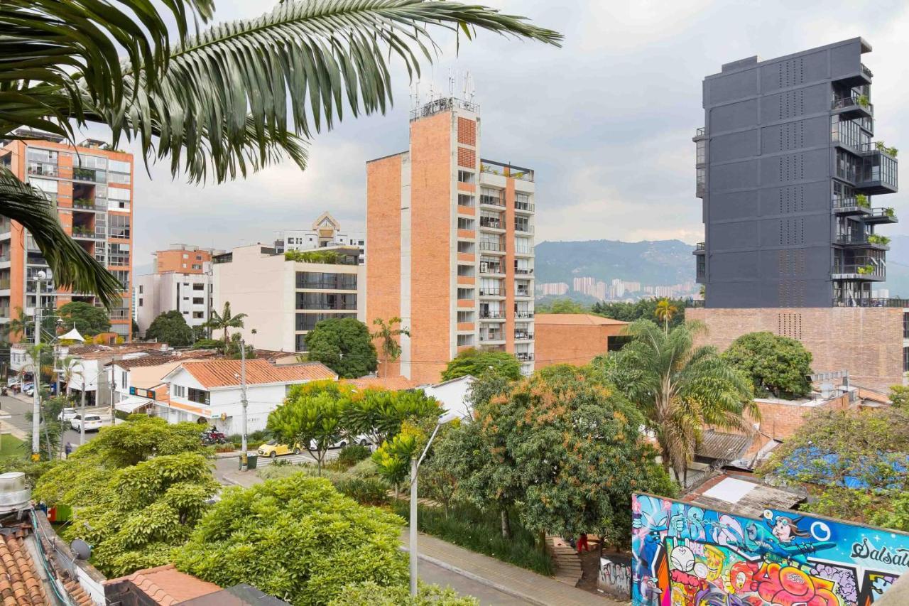 Camelot ApartaHotel Medellin Bagian luar foto