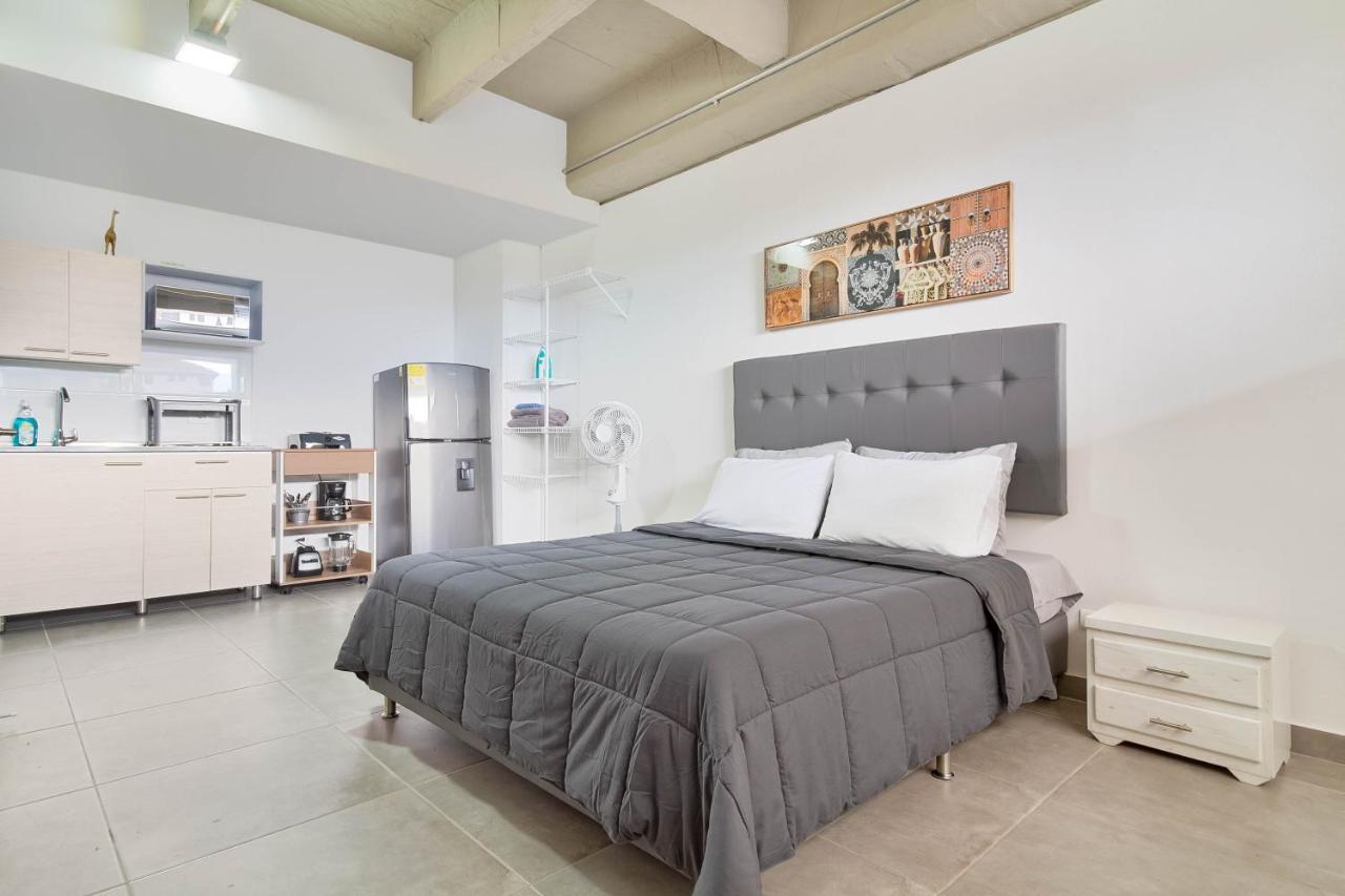 Camelot ApartaHotel Medellin Bagian luar foto