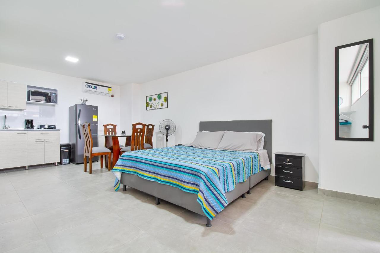 Camelot ApartaHotel Medellin Bagian luar foto