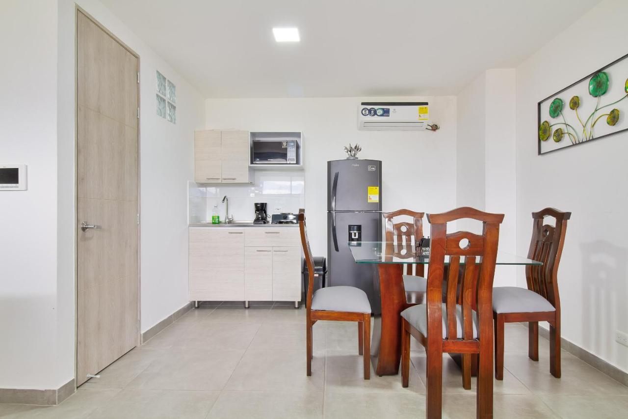 Camelot ApartaHotel Medellin Bagian luar foto
