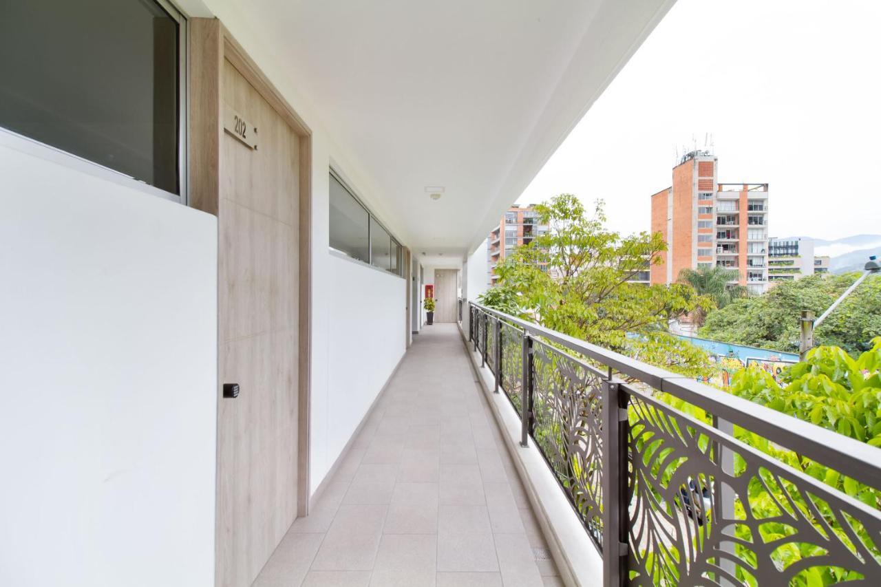 Camelot ApartaHotel Medellin Bagian luar foto