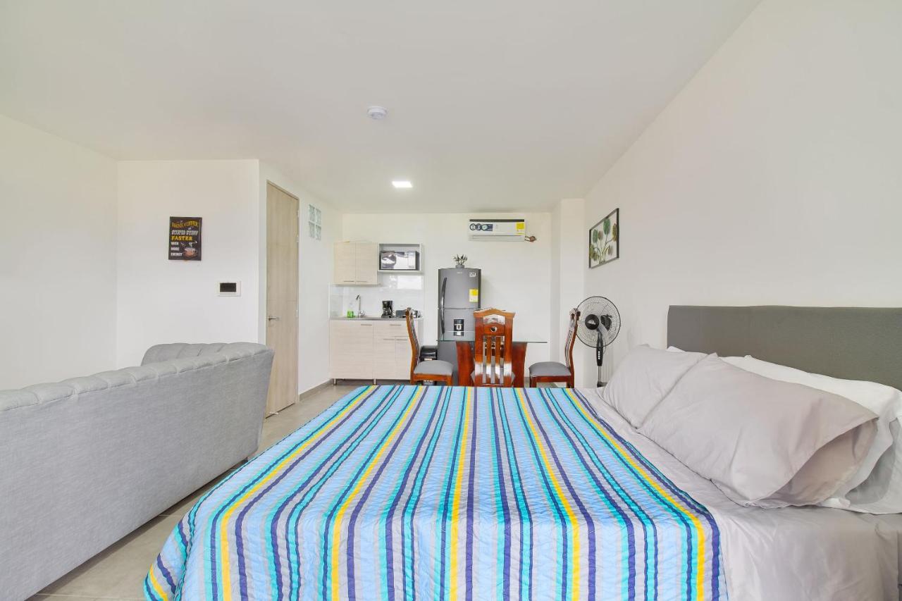 Camelot ApartaHotel Medellin Bagian luar foto