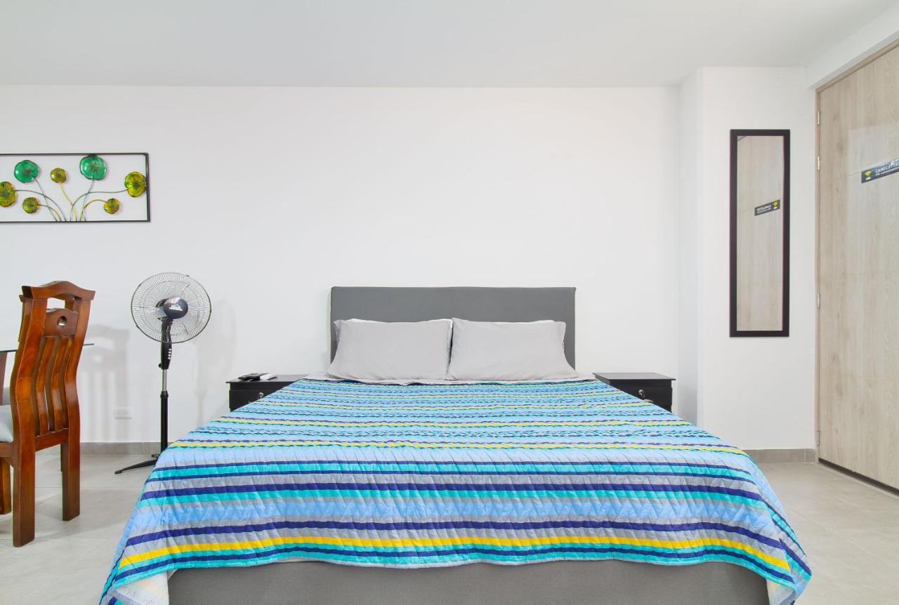Camelot ApartaHotel Medellin Bagian luar foto